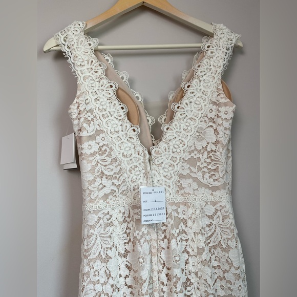 Women’s Size 4 David’s Bridal DB Studio Bridal Lace wedding dress NWT - Picture 9 of 12